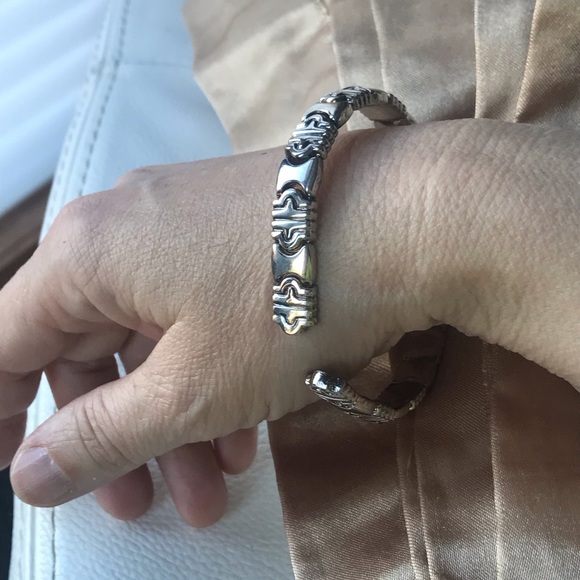 Unique Silver segmented bangle - Picture 3 of 4